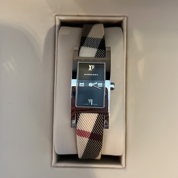 Burberry Ladies Luxury Adjustable Watch - Picture 3 of 11